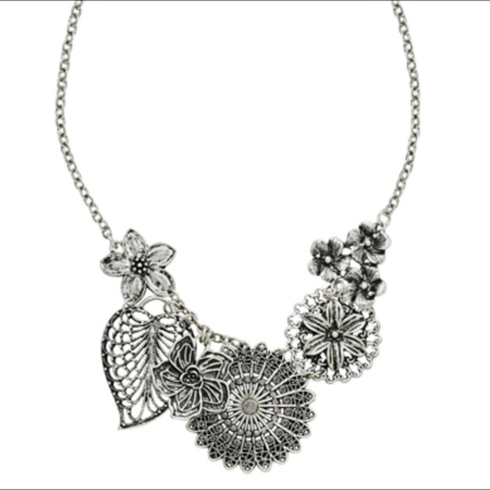 Premier Designs Botanical Necklace